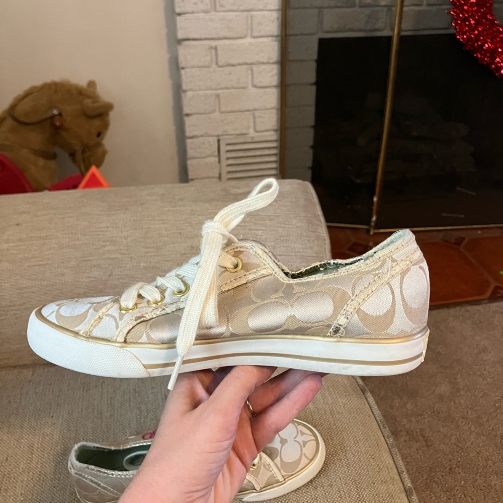 Vintage coach sneakers with color pop - Picture 3 of 5